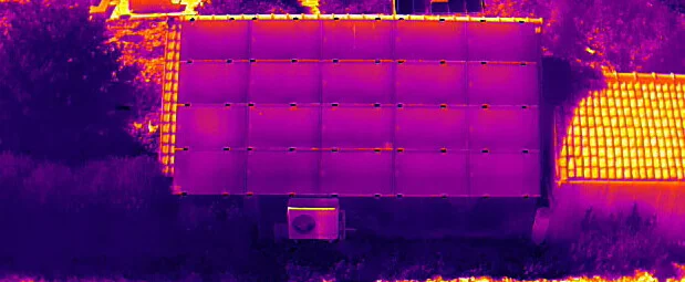 Thermische afbeelding van zonnepanelen tijdens inspectie door Media La Corba